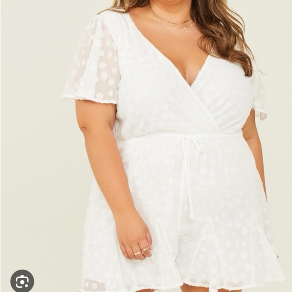 Arula xquisite White textured romper size XL - Picture 1 of 10